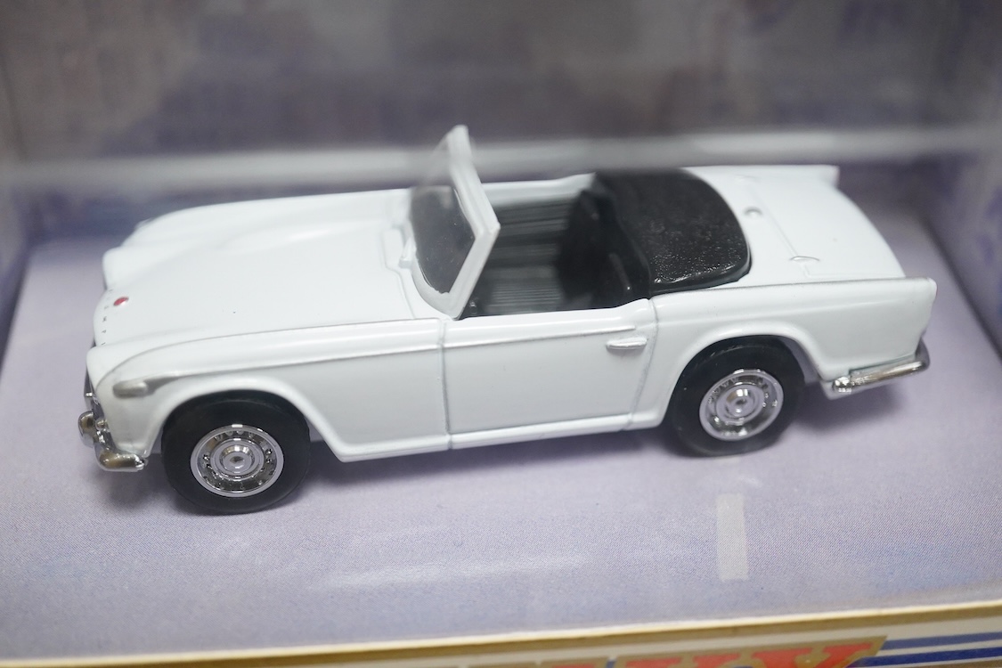Forty-four boxed 1980s Matchbox Dinky vehicles, mainly cars, together with a few light commercial vehicles, a Mercedes-Benz coach, etc.